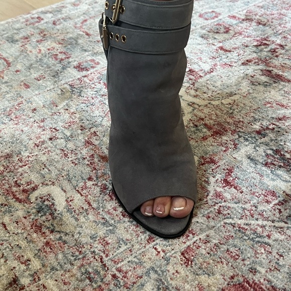 Burberry heels - Picture 2 of 7